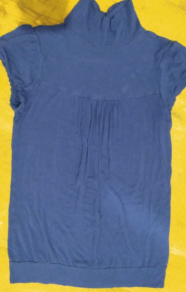 3/$15 Mock neck short sleeve top - Picture 1 of 4